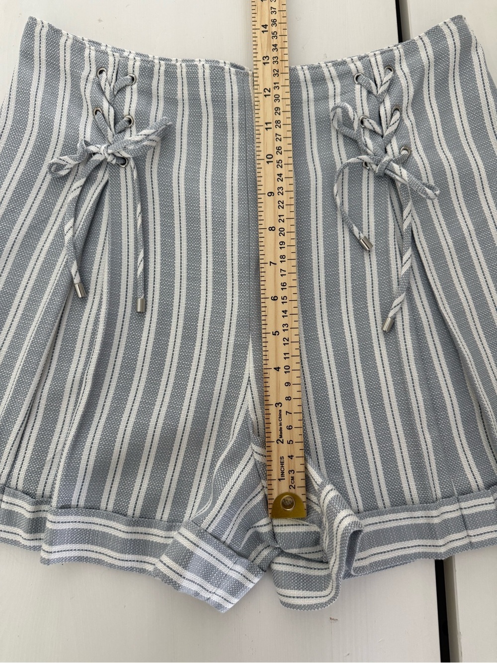 Club Monaco Ditmas High Rise Lace Up Striped Shorts Size 4 - Picture 8 of 9